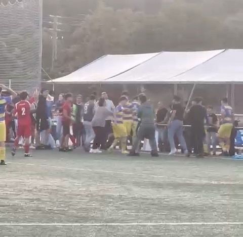 Las imágenes que avergüenzan al fútbol