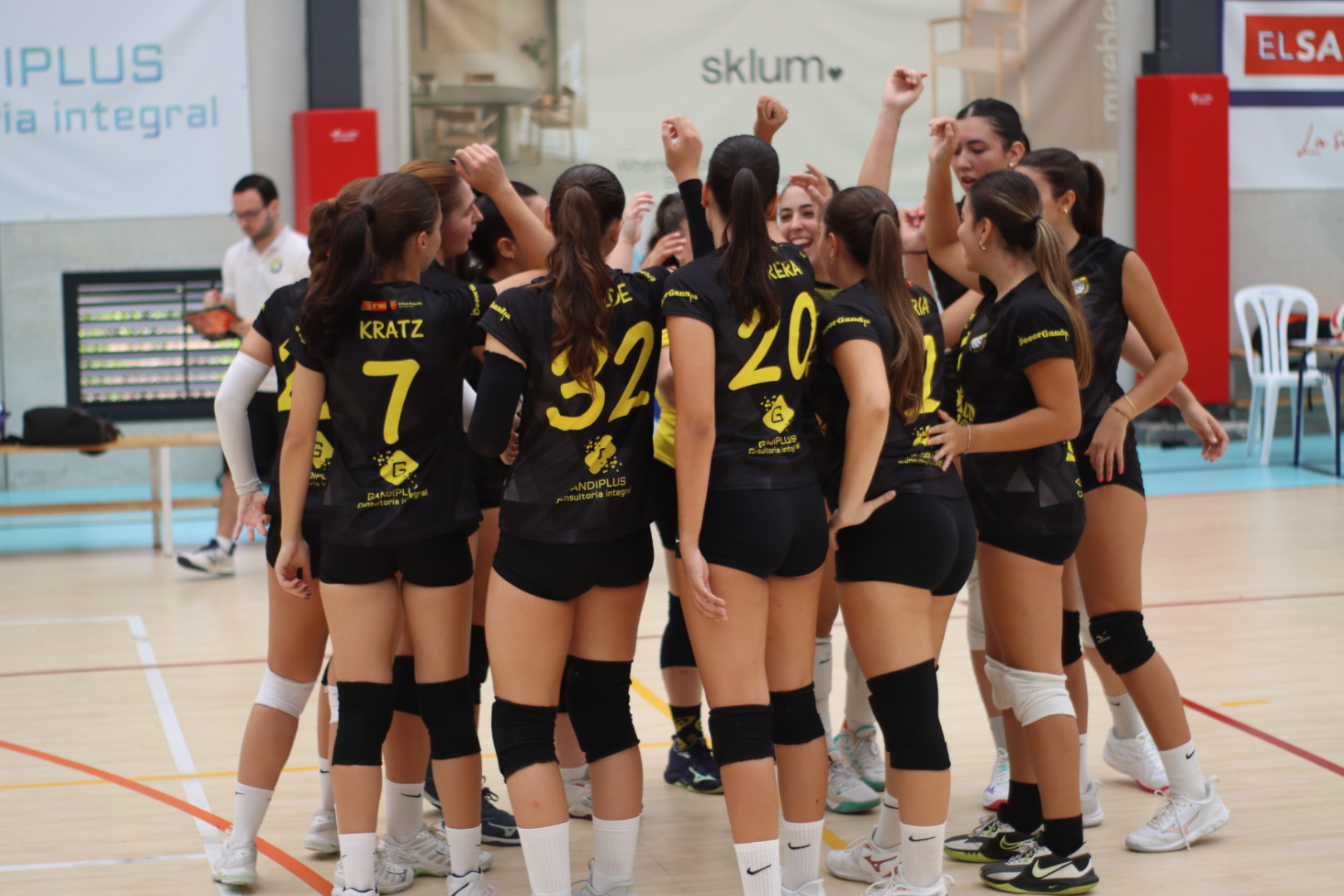 El Bollo Natural Fruit se trabaja el triunfo ante un exigente CV Elche