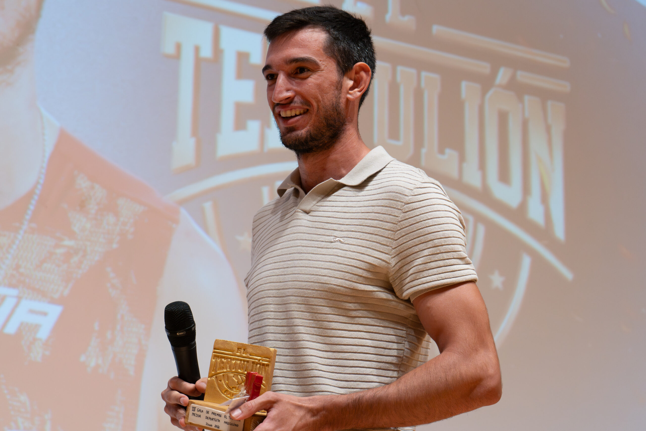 El Tertulión se rinde a los pies de Quique Llopis tras su año más brillante